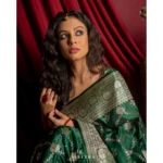 Women's Silk Printed Saree With Unstitched Blouse 5.5Mtr (Dark Green) - Image 2