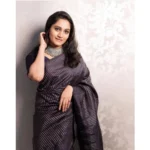 Women's Silk Printed Saree With Unstitched Blouse 5.5Mtr (Black) - Image 2
