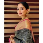 Women's Silk Printed Saree With Unstitched Blouse 5.5Mtr (Green) - Image 3