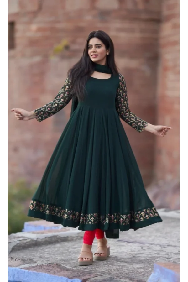 Women's Georgette Embroidery 3-4th Sleeve Round Neck Kurti with Dupatta Set (Green)