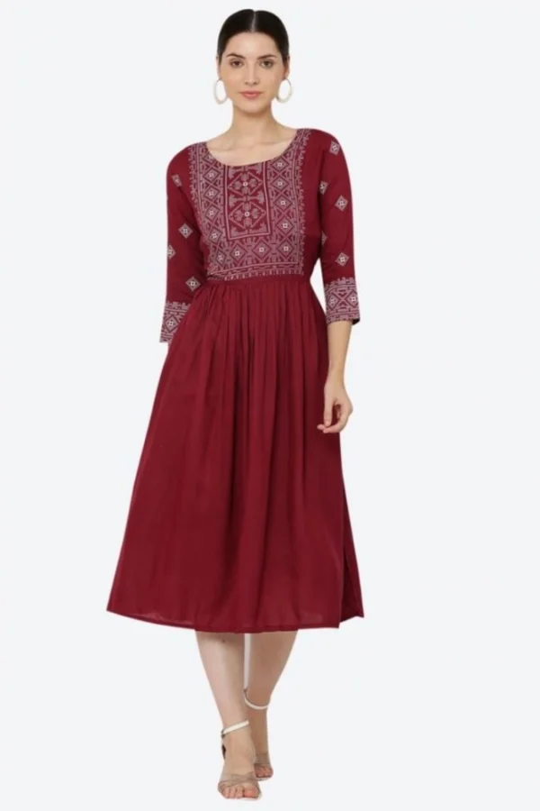 Women's Casual Rayon 3-4th Sleeves Kurti (Maroon)