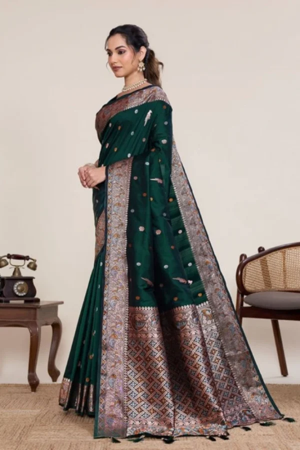 Women's Jacquard Woven Saree With Unstitched Blouse 5.5Mtr (Green)