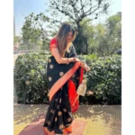 Women's Silk Printed Saree With Unstitched Blouse 5.5Mtr (Black-Red) - Image 2