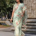 Women's Linen Floral Printed Saree With Unstitched Blouse - 5.5 Mtr (Light Green)