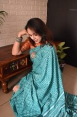 Women's Linen Printed Saree With Unstitched Blouse - 5.5 Mtr (Teal) - Image 4