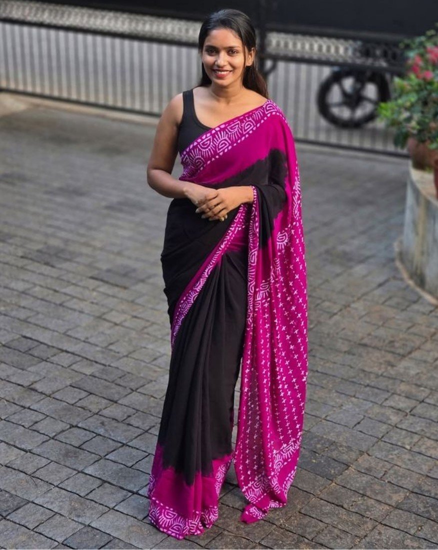 Bg Remover 8 - BSB253SAVYYYC571_Black_Main Women's Linen Printed Saree With Unstitched Blouse - 5.5 Mtr (Black-Pink) - Image 1