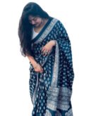 Women's Linen Printed Saree With Unstitched Blouse - 5.5 Mtr (Navy Blue) - Image 2